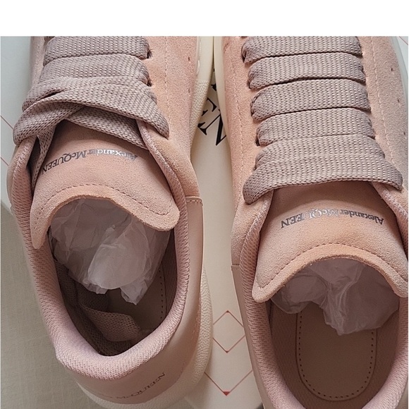 Alexander McQueen - Picture 3 of 8